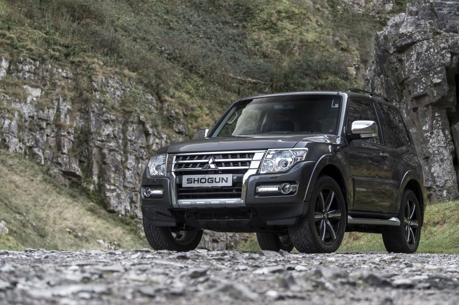  Mitsubishi Shogun SWB Barbarian 2015 года  (фото 10 из 22)